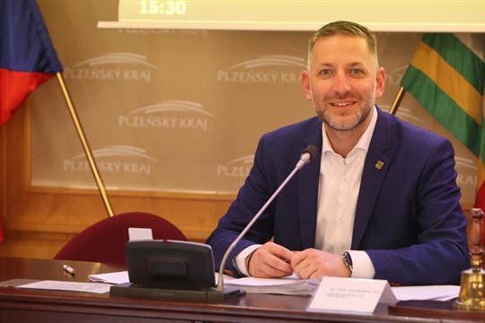 Hejtman Plzeňského kraje bude řídit fotbalové sudí v Čechách!