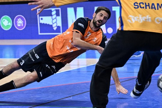 Plzeňští házenkáři deklasovali Strakonice a dál vedou ligu