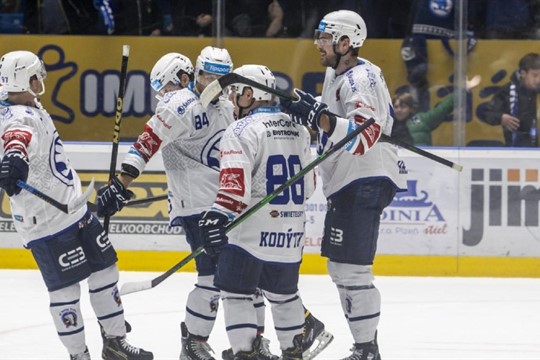 Geniální trenérský tah šokoval, odvážné odvolání gólmana přineslo bod navíc