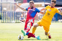 Zkušený obránce Řezník zůstává v Plzni! S Viktorií prodloužil...