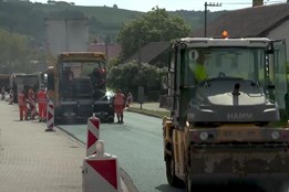 Oprava průtahu komplikuje řidičům cestu Kaznějovem, provoz řídí...