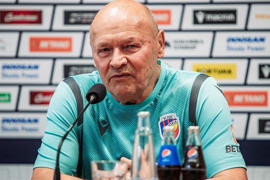 Odložený ligový zápas Viktorii pomohl. Dobili jsme energii, říká před klíčovou odvetou kouč Koubek