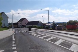 Práce na opravě hlavního tahu v Nezvěsticích pro letošní rok končí