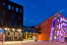 Noc divadel se tradičně uskuteční třetí listopadovou sobotu, tento...