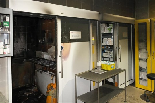 Hasiči už znají pravděpodobnou příčinu požáru na chirurgii ve Fakultní nemocnici. Co se stalo?