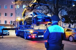 Strážníci měli na hokeji plné ruce práce se špatně parkujícími řidiči