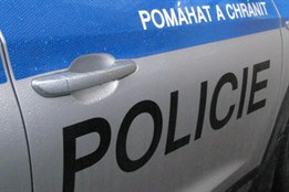 Neznámý řidič vybržďoval auta na dálnici. Policisté hledají svědky