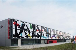 Plzeňská Sutnarka oslavila kulatiny. Na profesní život připravuje...