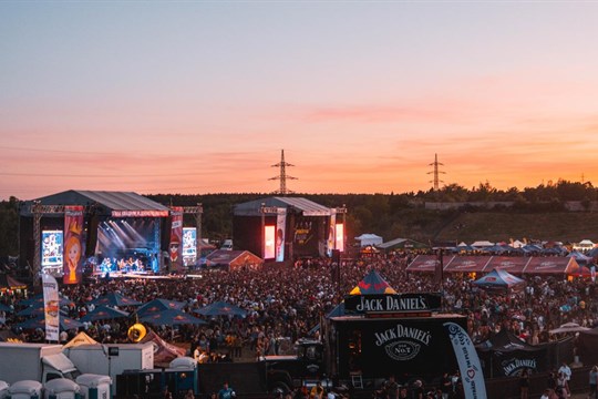 Největší studentská slavnost se blíží. Na Majáles dorazí Jelen, Kryštof i Divokej Bill