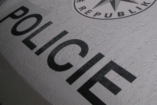 Muž vyhrožoval své matce, že ji vyhodí z okna nebo jí zapálí byt. Skončil ve vazbě