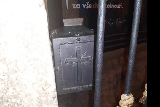 Z kasičky na milodary odcizil 14 korun, hrozí mu ale tři roky vězení