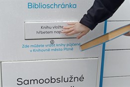 Vracení knížek snadno a rychle: Knihovna města Plzně má dvě nové...