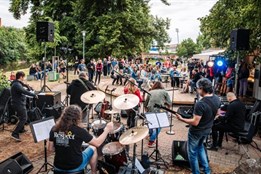 Plzeňské náplavky žijí kulturou. V pátek začal program u Úslavy