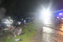 Zběsilou jízdou poškodil řidič deset zaparkovaných vozidel v...