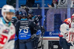 Hokejisté Plzně si vyšlápli na lídra z Pardubic, výhru řídil...