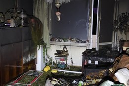 VIDEO: Od adventního věnce vzplál byt. Jedna osoba skončila v...