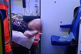 Opilec spadl ze třímetrové zídky přímo na hlavu, z místa chtěl...