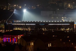 Katedrála sv. Bartoloměje se zbarví do červenomodré. Viktorii čeká...