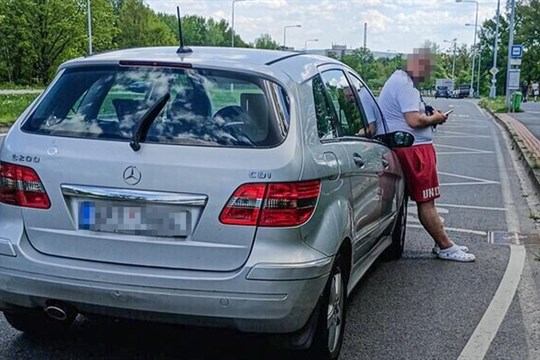 Bez pásu, bez řidičáku a bez práva řídit, aneb Čeho je moc, toho je příliš