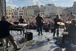 Vykládejme historii vždy tak, aby se co nejvíce blížila pravdě,...