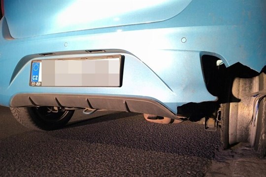 Jet pod vlivem s poškozeným vozem vážně nebyl dobrý nápad!