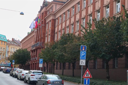 Na Krajském úřadě Plzeňského kraje zasahují kriminalisté kvůli manipulaci s veřejnými zakázkami