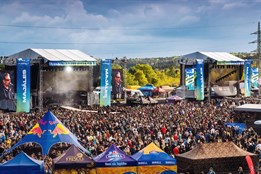 Majáles se vrací do Plzně. Letos vystoupí Viktor Sheen, Chinaski i...