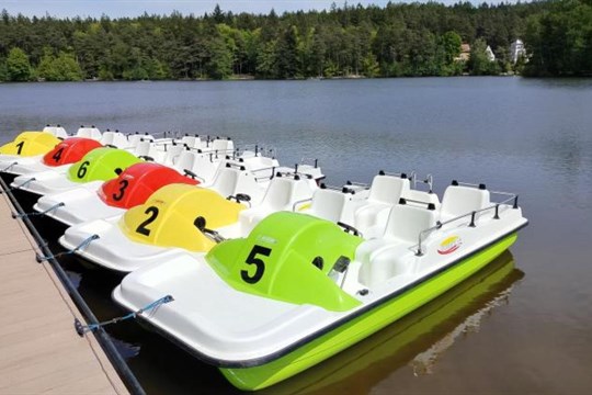 Koupaliště Babylon láká na novou sezónu: Dvě mola, šlapadla i opravený přeliv za miliony