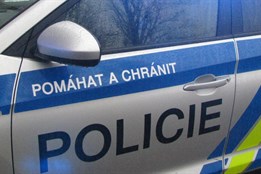 Muž se vloupal do auta, ale nenašel klíč, aby odjel. Pak počkal na...