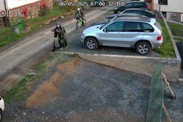 Dva domy v obci na Nepomucku vykradl zloděj. Policisté hledá muže a...