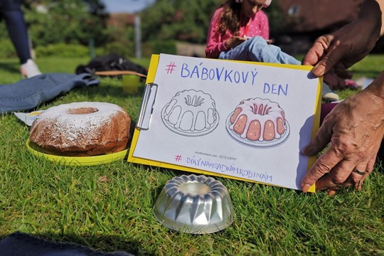 Bábovkový den podpořil pěstounství a poděkoval náhradním rodičům v Plzeňském kraji