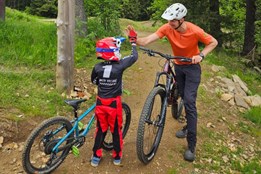 Letní sezona na Špičáku startuje – nový trail, závody i punk-rock