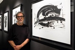 Aleš Najbrt se vrací ke své volné tvorbě výstavou v Západočeské...