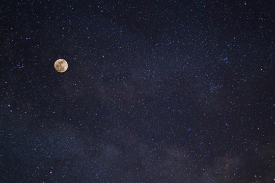 Letní noční obloha: Kde najdete hvězdárny a místa vhodná k pozorování hvězd