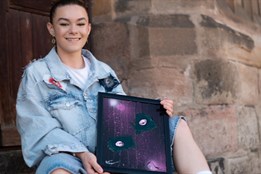 Nadějná malířka vystavuje svá díla v centru Plzně