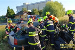 V Blovicích se srazil vlak s autem!