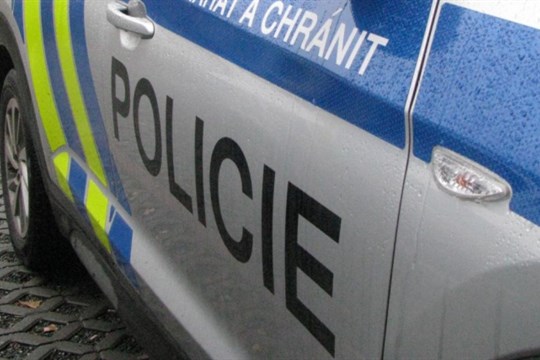 Starším ženám strhával řetízky z krku, policisté pátrají po dalších poškozených