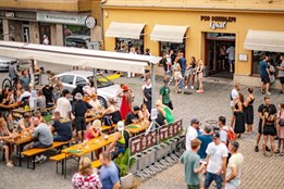 Support your lokál deejays: plzeňský Lokál Pod Divadlem již pošesté...