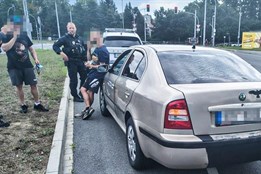 Loudal se tak nápadně, až dojel úplně