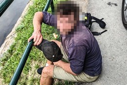 Čerstvých ryb se mu zachtělo a tak si z chovného rybníka udělal...