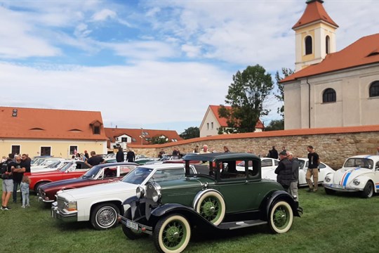 Páni kluci a jejich motorové stroje se setkali již na pátém srazu v Chotíkově