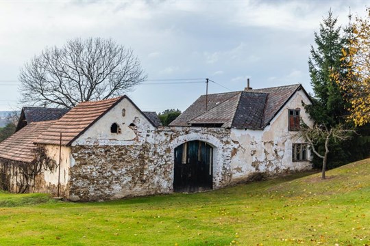 Komfortní stáří vám zajistí pobírání renty a důchodu. Jak získat obojí?