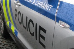 VIDEO: Pachatel, který ve středu pobodal mladého muže v Plzni na...