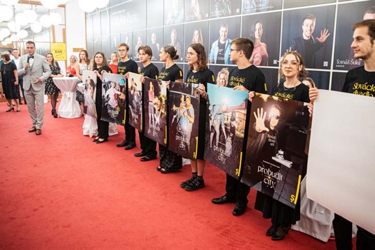 Slovácké divadlo představilo tituly nové sezony. Největším tahákem bude S tebou mě baví svět