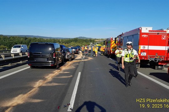 Hromadná nehoda uzavřela dálnici D5 mezi Plzní a Rokycany ve směru na Prahu