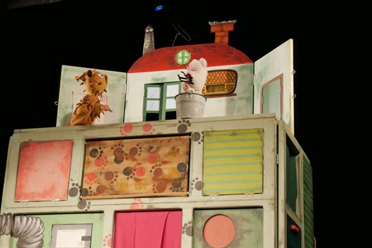 Pejsek a kočička potěšili děti v Plzni