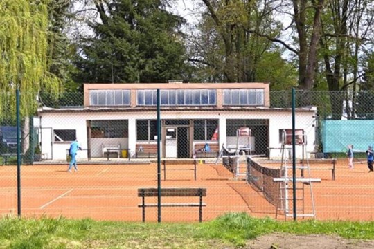 Domažlice chystají novou klubovnu pro tenisty. Přibude i minikurt a nové osvětlení