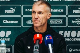 Zápas jsme měli mít víc pod kontrolou, věděl po své premiéře trenér...