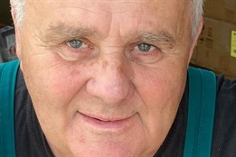 Zemřela závodnická legenda Richard Vojík, uhořel při požáru dílny v...