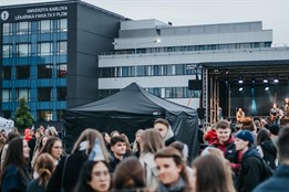 Lékařská fakulta v Plzni oslaví 80 let. Chystá velkolepou světelnou...